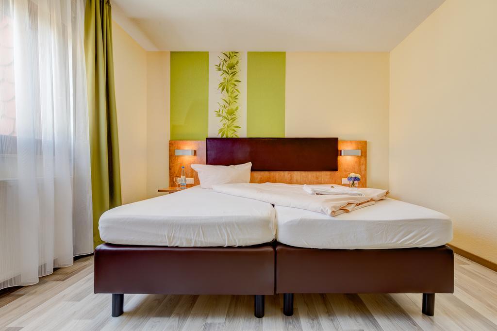 Landhotel Kueffner Pfedelbach Exterior foto
